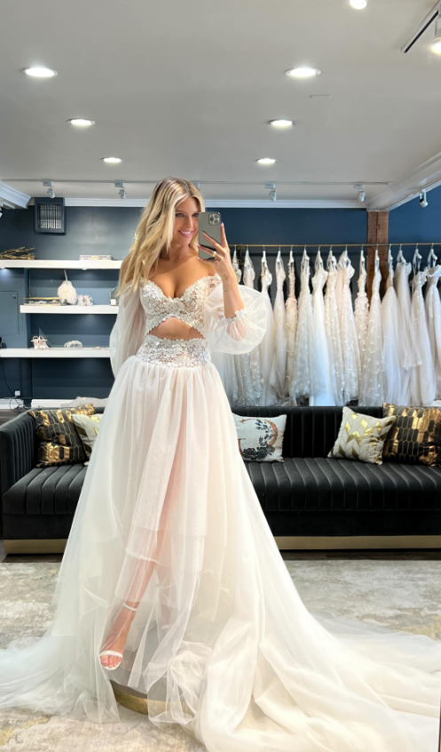 Uniuqe Ball Gown Long Sleeve White Lace Tulle Long Wedding Dress SH8387