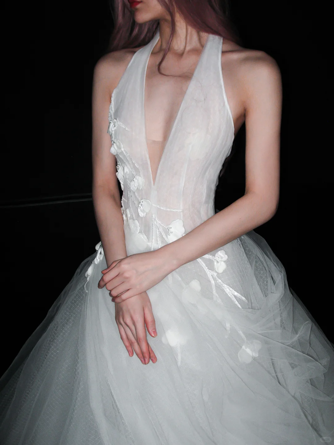 White Princess Ball Gown V Neck Appliques Tulle Wedding Dress SH5551