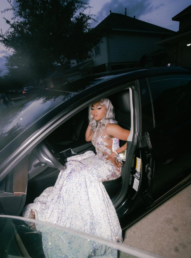 Black Girl Prom Dress White Sequin Prom Dresses for Juniors | Sexy V-neck Mermaid Evening Gowns SH6111