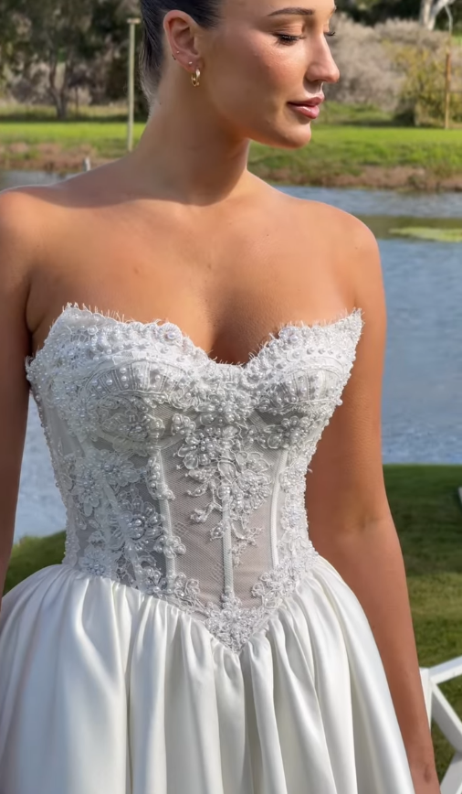 Sweety White Ball Gown Sweetheart Neck Pearl Lace Satin Long Wedding Dress SH4774