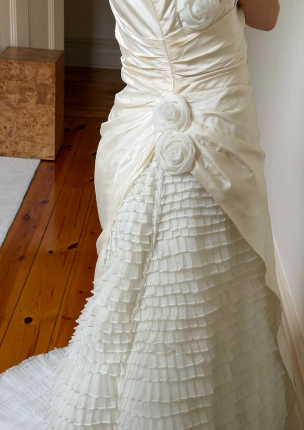 Vintage Stunning A Line V Neck Layered Tulle Satin Wedding Dress SH8472