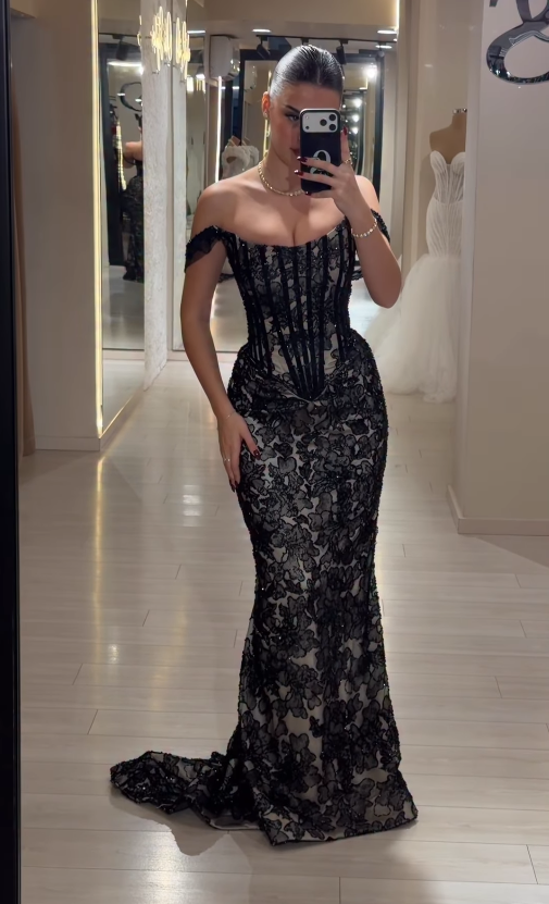 Sexy Mermaid Off the Shoulder Corset Beaded Black Lace Long Prom Dress SH5304