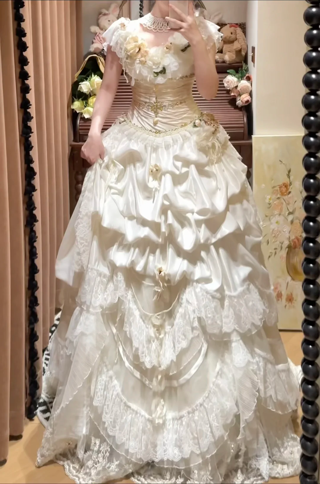 Glamorous Retro Ball Gown V Neck 3D Floral Layered Lace Satin Wedding Dress Prom Dress SH5886