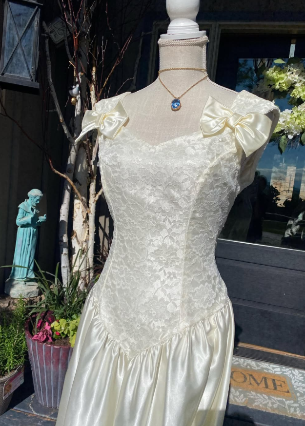 Retro Ivory Bow A Line Straps Lace Satin Wedding Dress Prom Dress SH5940