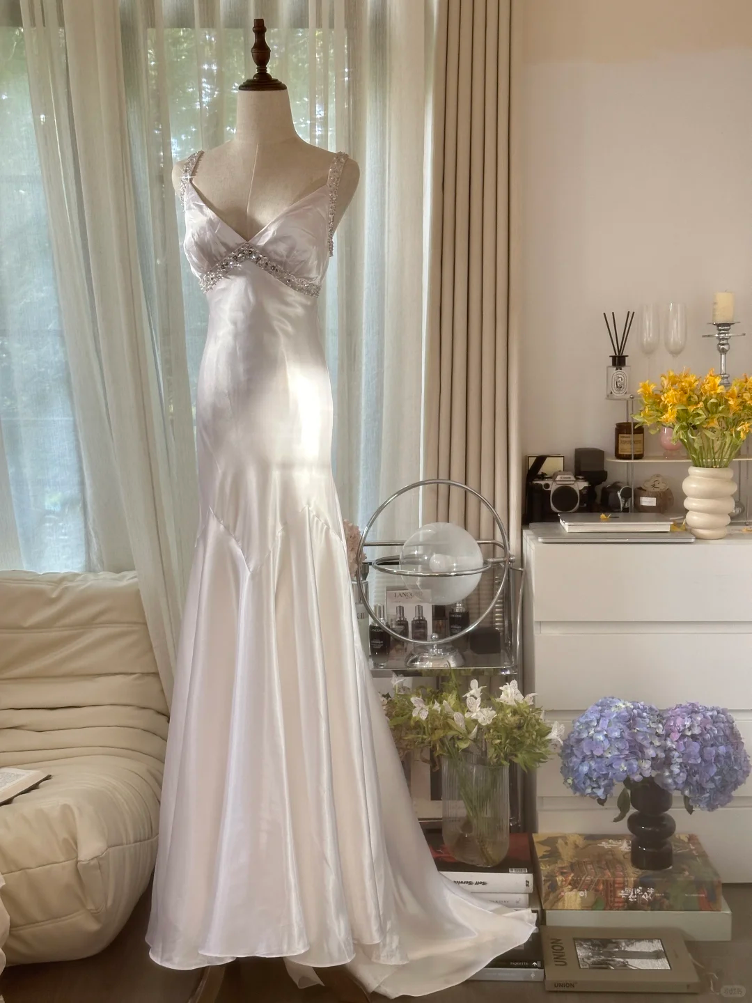 Classy Mermaid V Neck Beaded White Satin Long Open Back Party Dress Evening Dress SH2938