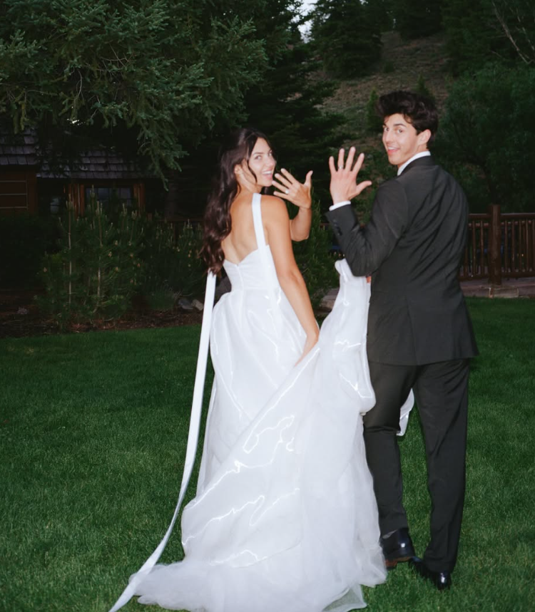 Simple Ball Gown Sweetheart Neck White Organza Slit Wedding Dress SH6986