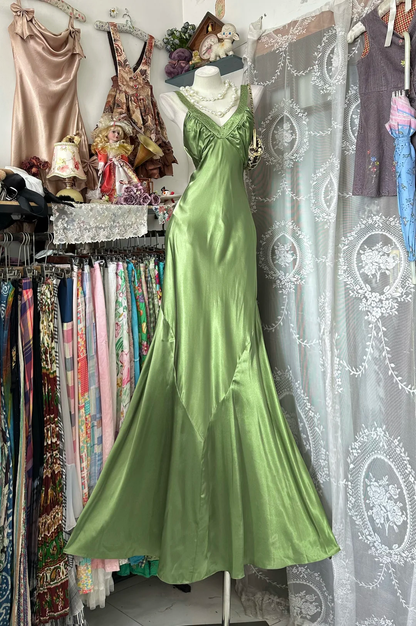 Green Vintage Mermaid V Neck Beaded Satin Long Gradation Prom Dress SH5364