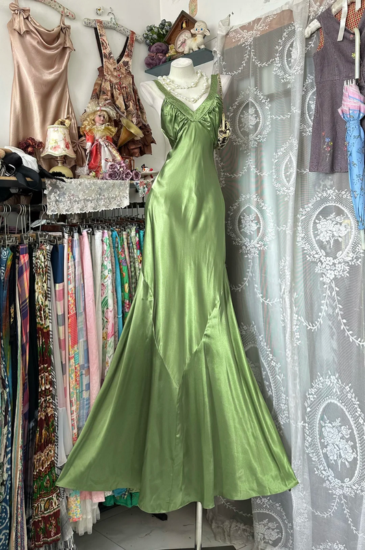 Green Vintage Mermaid V Neck Beaded Satin Long Gradation Prom Dress SH5364