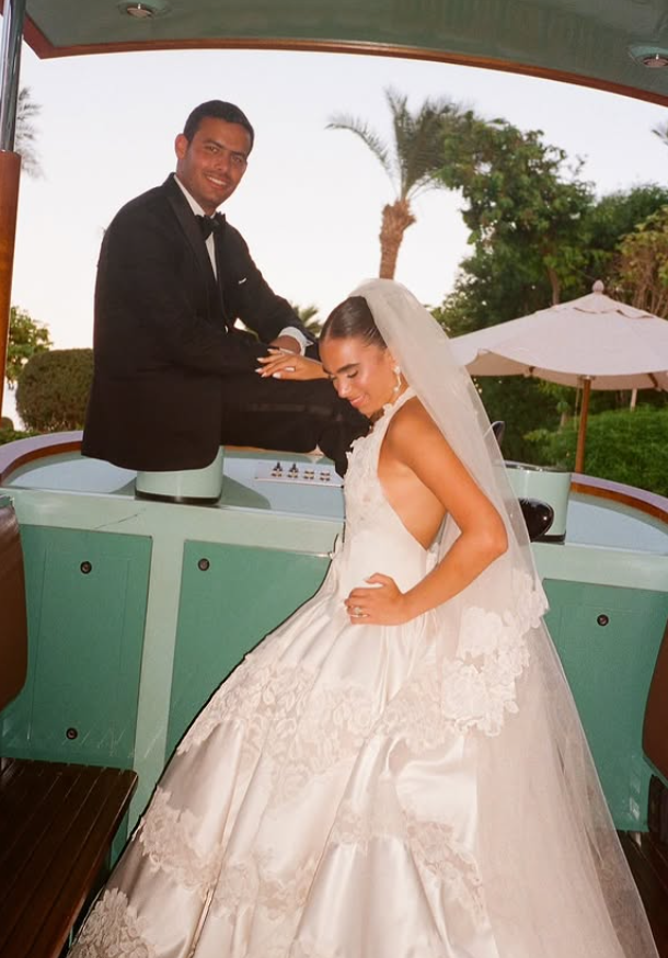 Pretty Vintage Ball Gown Halter White Lace Satin Open Back Long Wedding Dress SH4935