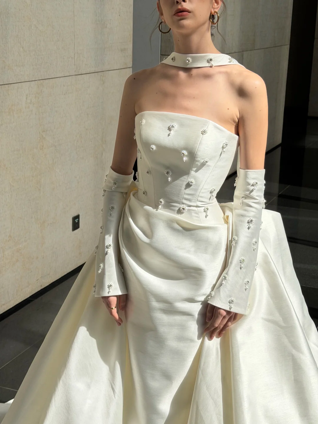 Stunning Ball Gown Strapless Exquisite Beaded White Satin Wedding Dress SH5278