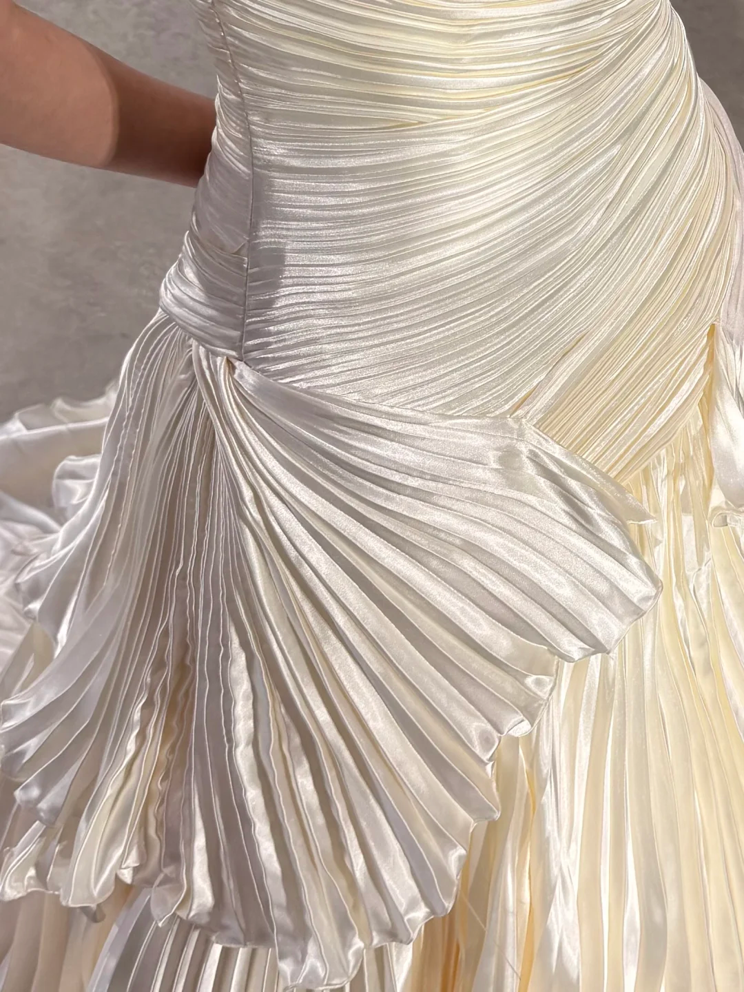 Unique Mermaid Strapless Pleated Ivory Satin Long Wedding Dress SH5097