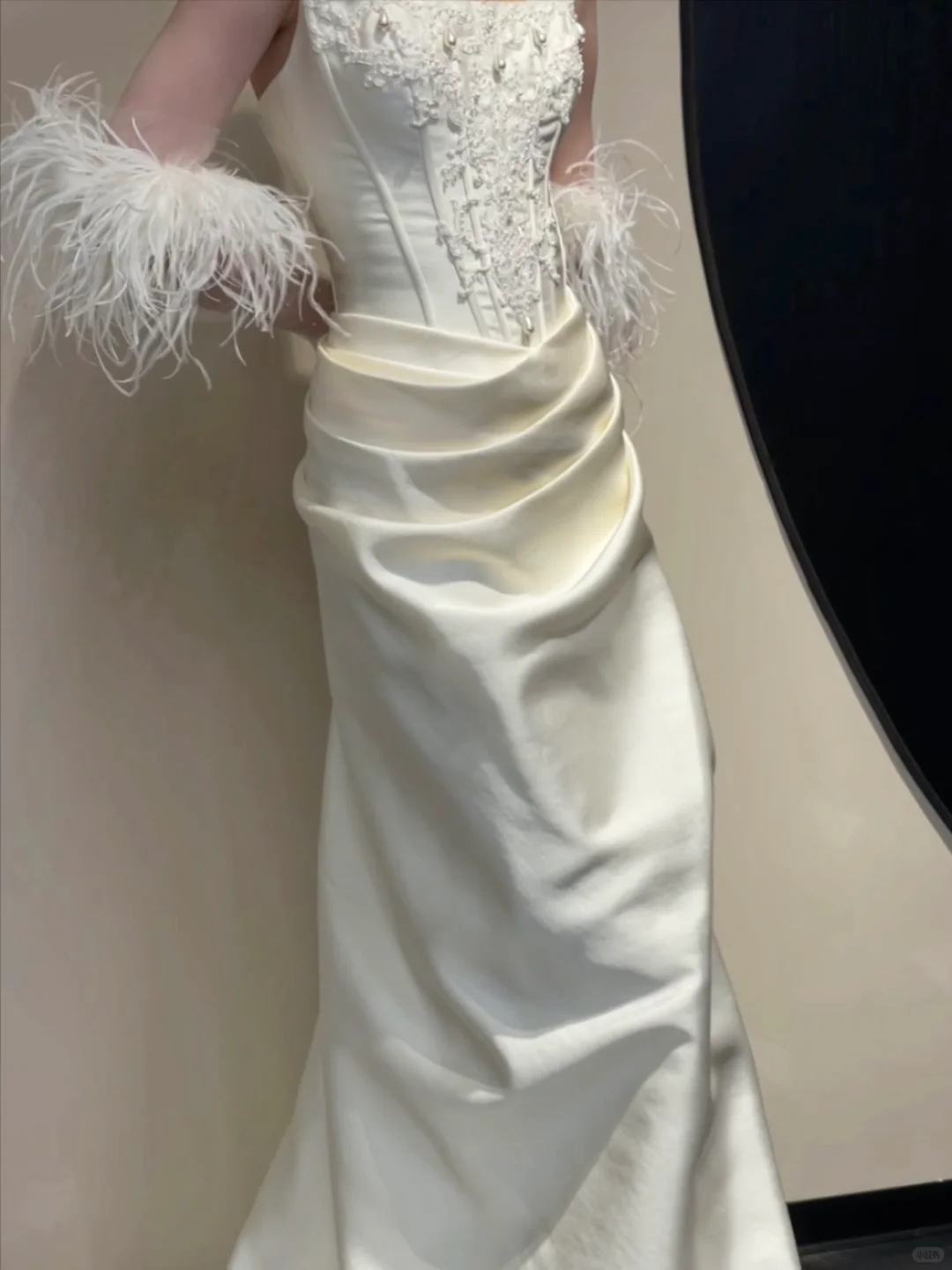 Pretty Mermaid Strapless Pearl Appliques White Satin Long Wedding Dress SH4719