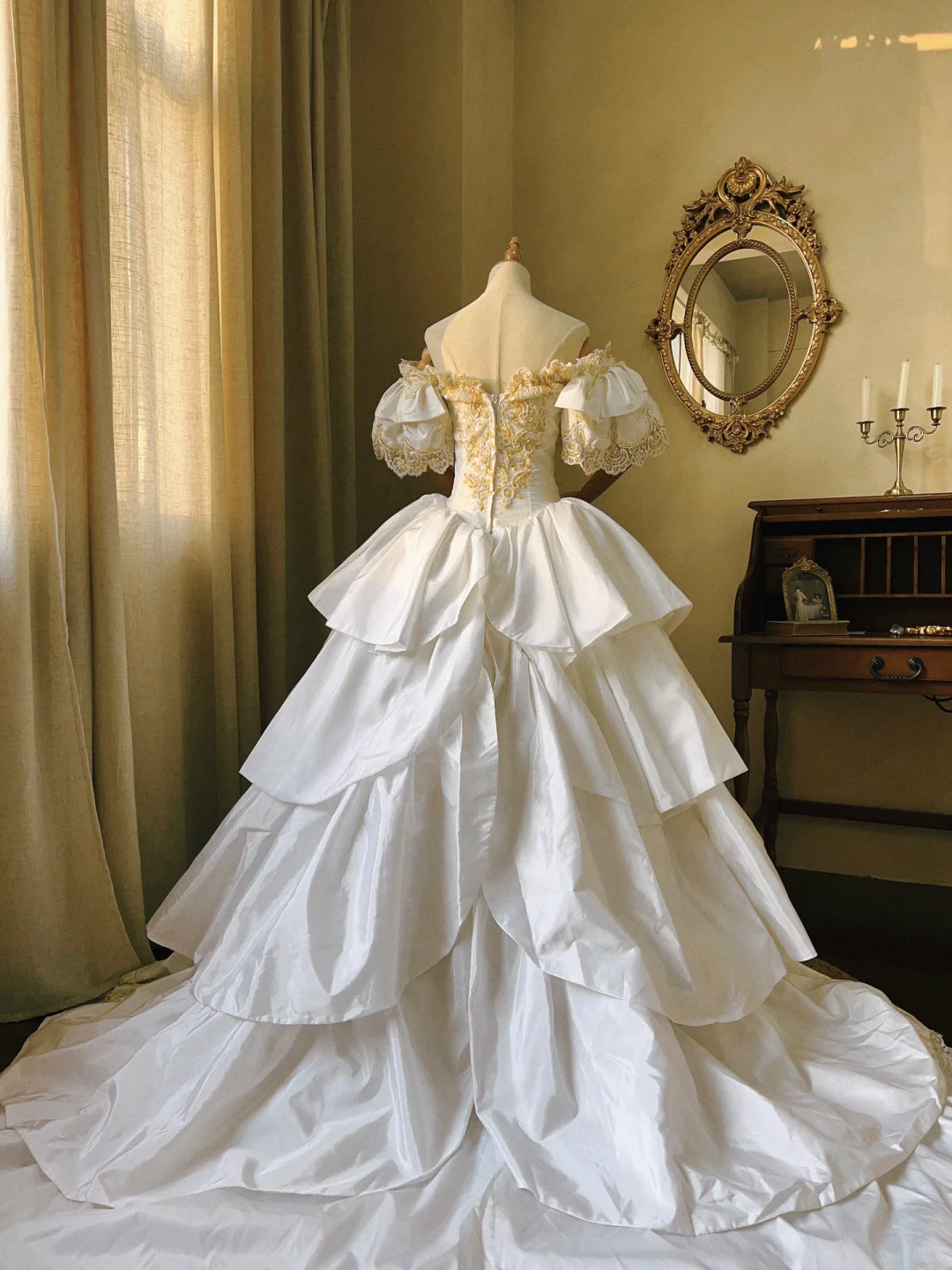 Dazzling Retro Ball Gown Puff Sleeve Lace Beaded Satin Wedding Dress Prom Dress SH5888