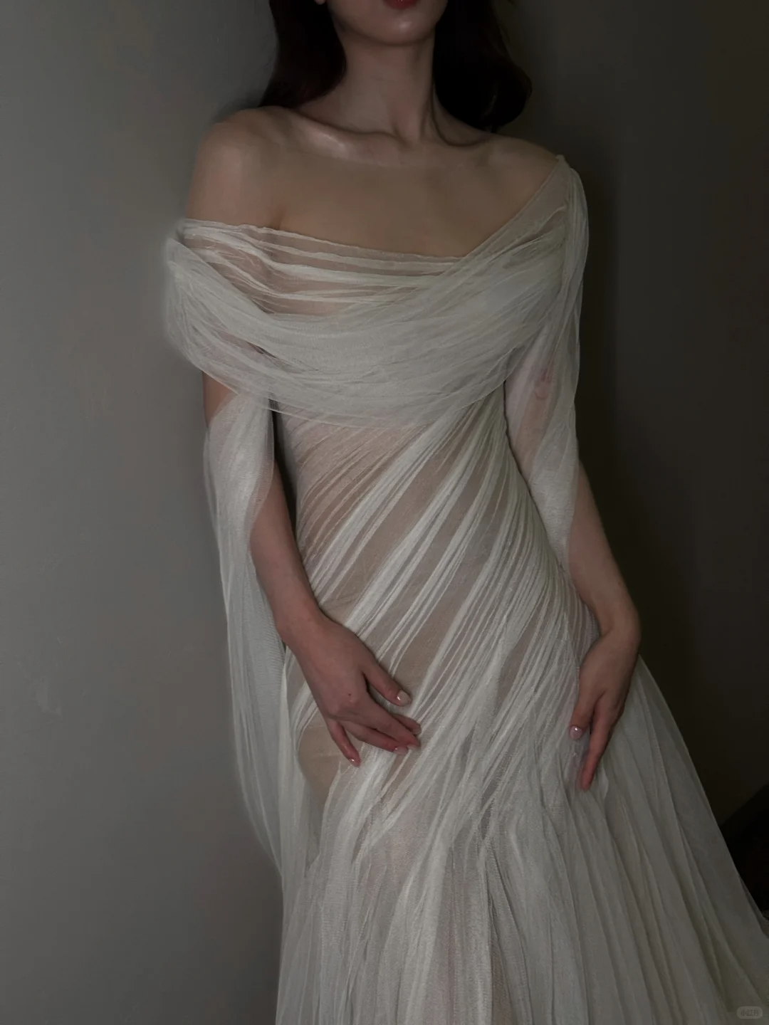 High-class Ball Gown Off the Shoulder Tulle Long Wedding Dress SH4753