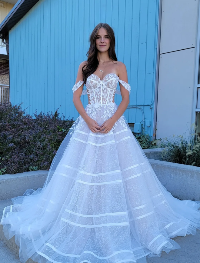 Princess Ball Gown Off the Shoulder Appliques White Tulle Wedding Dress SH7120