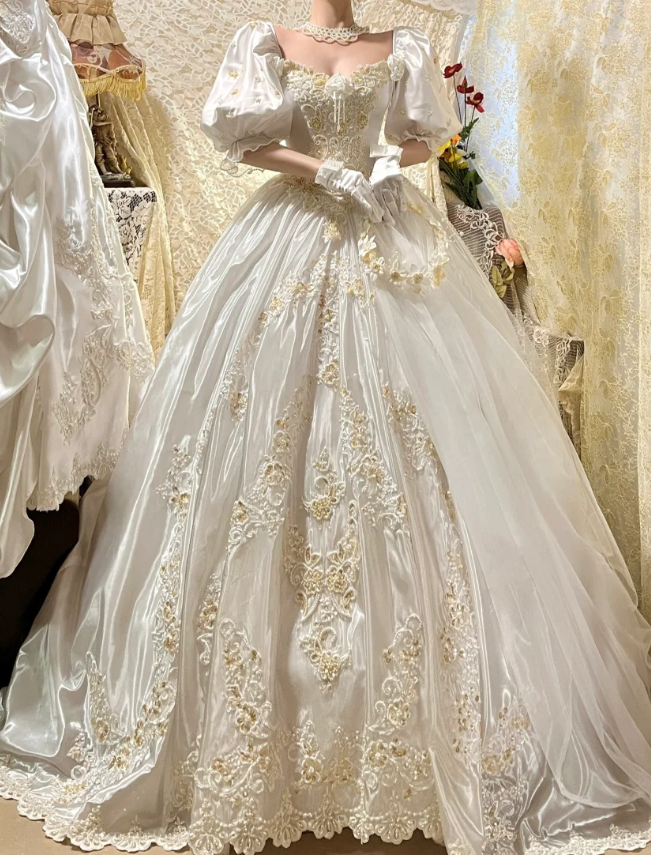 Vintage Ball Gown Puff Beaded Appliques White Satin Prom Dresses 18th Birthday Dresses SH4644