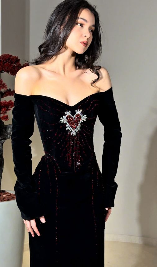 Sexy Black A Line Long Sleeve Exquisite Red Beaded Velvet Long Prom Dress Evening Dress SH6749