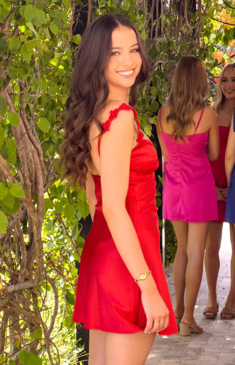 Chic Sheath Spaghetti Straps Red Satin Short Homecoming Dress with Appliques SH7927