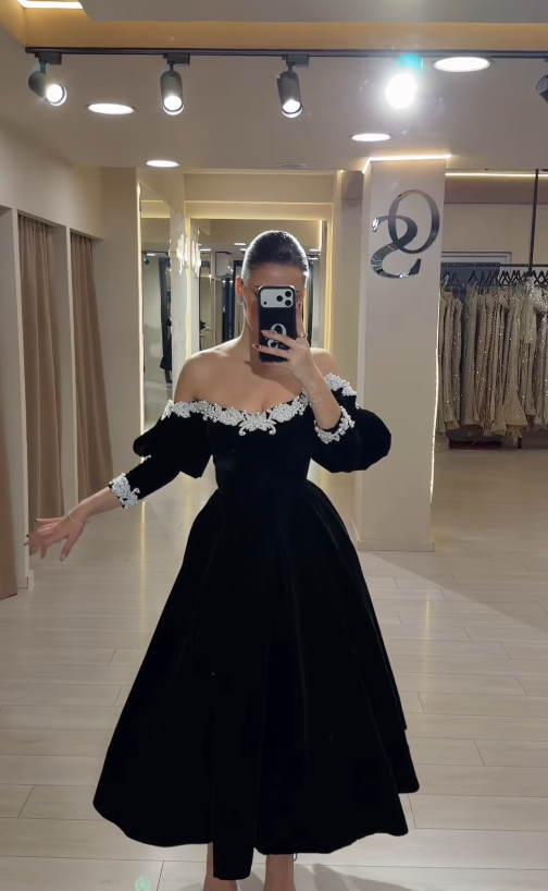Elegant A Line Long Sleeve Pearl Black Velvet Long Prom Dress SH5301
