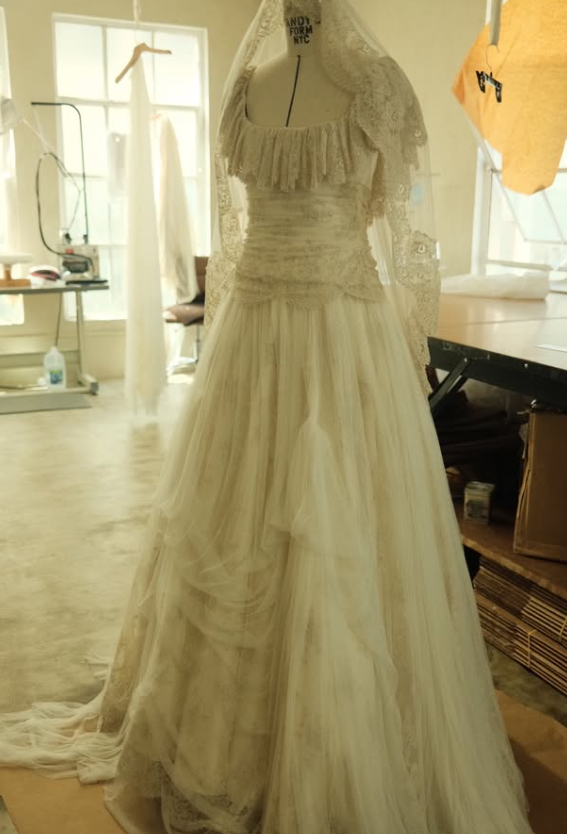 Pretty Vintage Ball Gown Round Neck Satin Tulle Lace Wedding Dress SH5073
