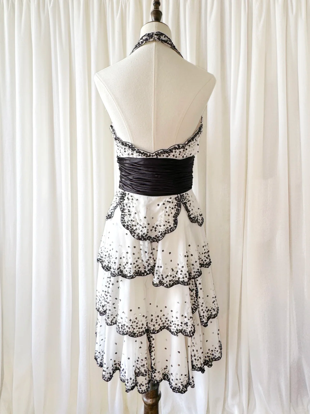 Vintage White Halter Black Beaded Layered Chiffon Short Prom Dress SH5435