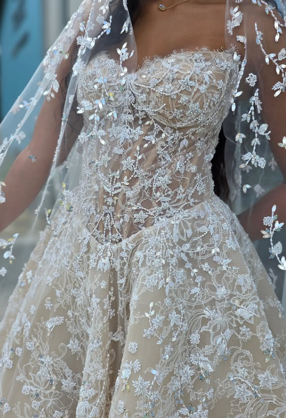 Glamorous A Line Sweetheart Neck White Exquisite Beaded Apricot Tulle Long Wedding Dress SH6197