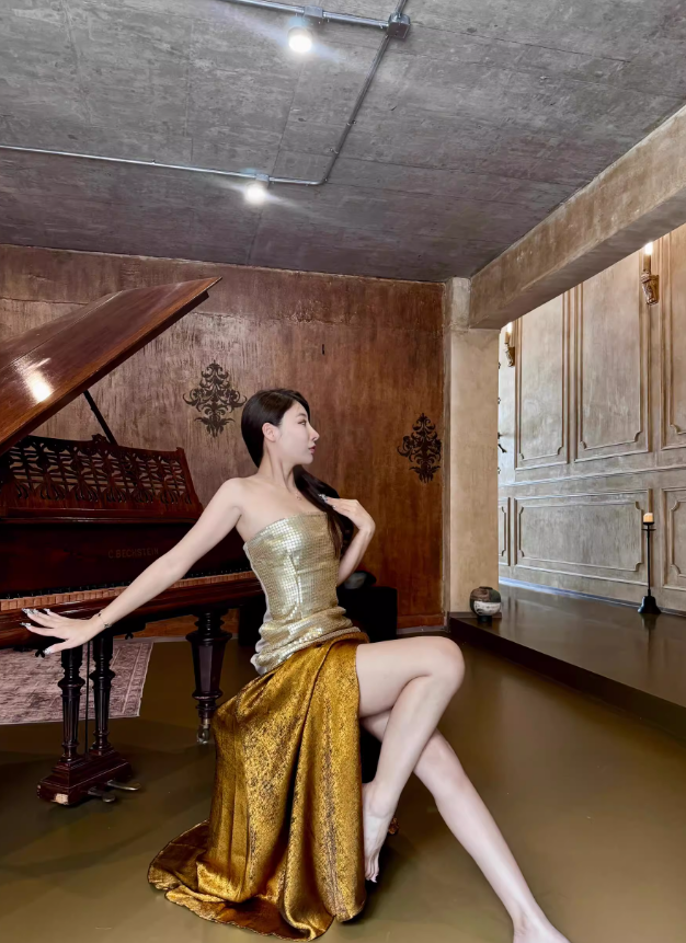 Sexy Golden Mermaid Strapless Sequin Satin Long Prom Dress Outfits with Slit SH4928