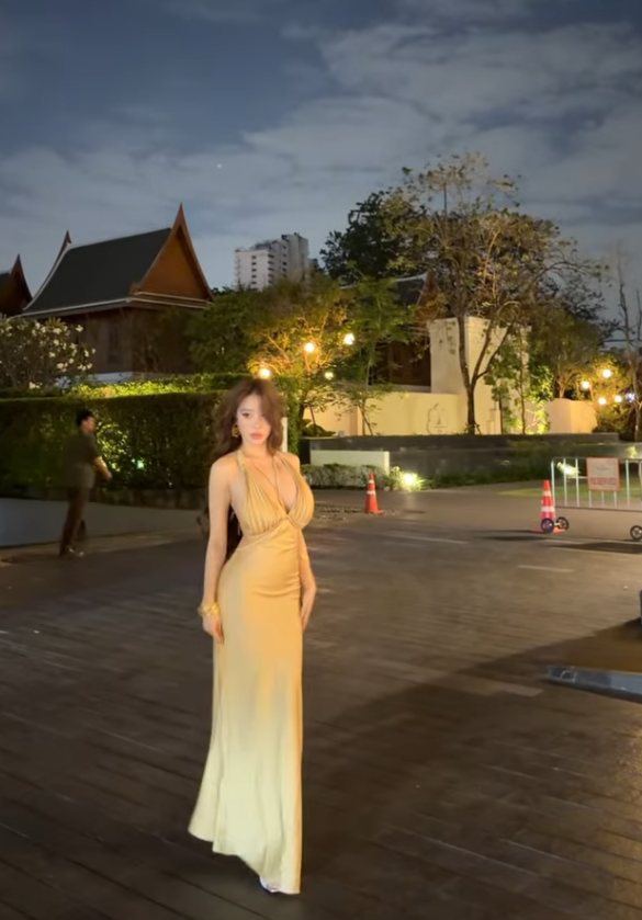 Sexy Sheath Halter Yellow Satin Open Back Prom Dress Vacation Dress SH5192