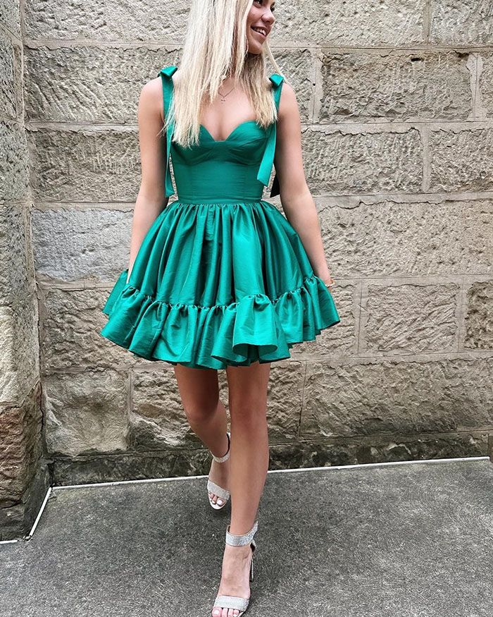Green Sweetheart Neckline Pleated Simple Satin Homecoming Dress SH659