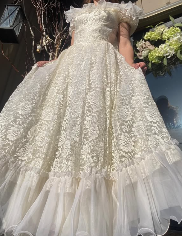 Retro Cute A Line Straps Ivory Lace Long Wedding Dress Prom Dress SH5931