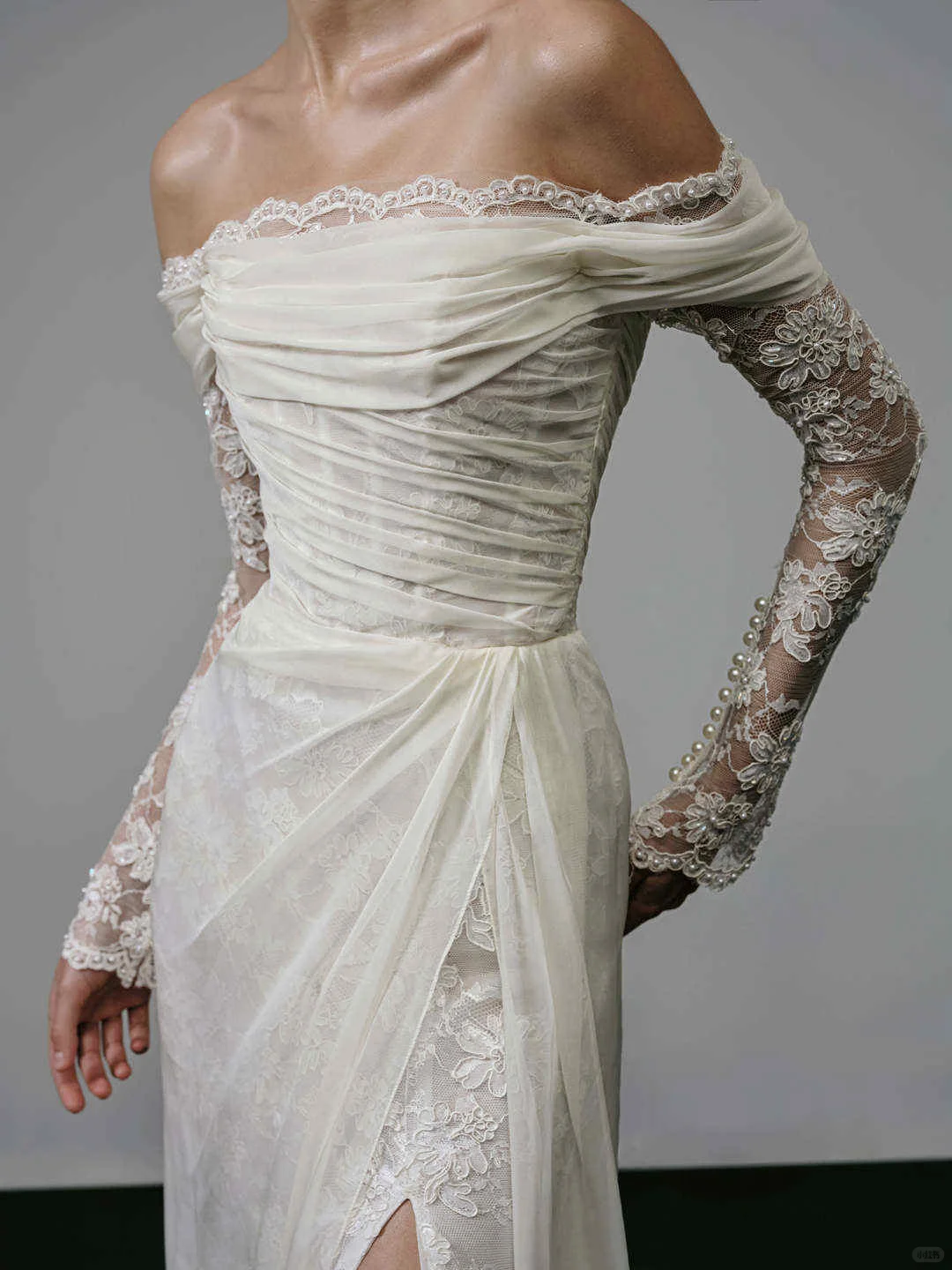 Stylish Mermaid Long Sleeve V Neck White Lace Tulle Wedding Dress with Slit SH8914