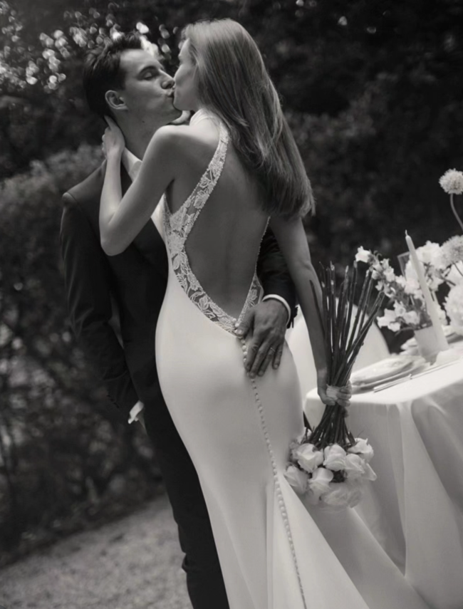 Elegant Mermaid Halter White Lace Satin Backless Long Train Wedding Dress SH7000