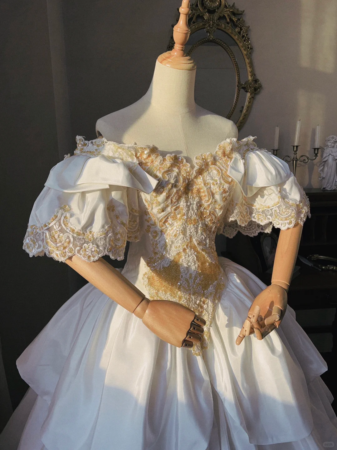 Dazzling Retro Ball Gown Puff Sleeve Lace Beaded Satin Wedding Dress Prom Dress SH5888
