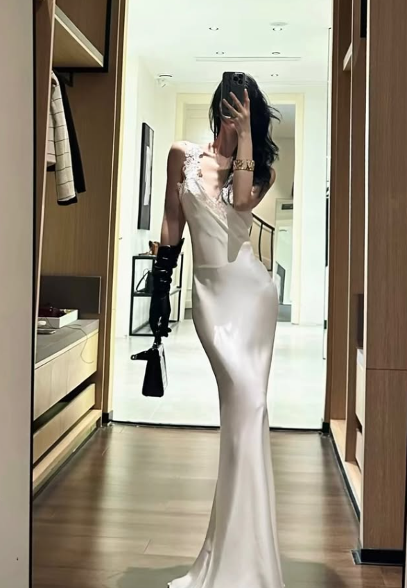Romantic Mermaid V Neck White Lace Satin Long Prom Dress Evening Dress SH8788