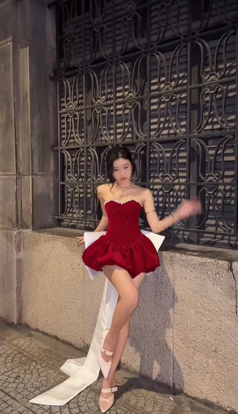 Cute A Line Sweetheart Neck Beaded Red Satin Short Homecoming Dress with White Bow SH5014