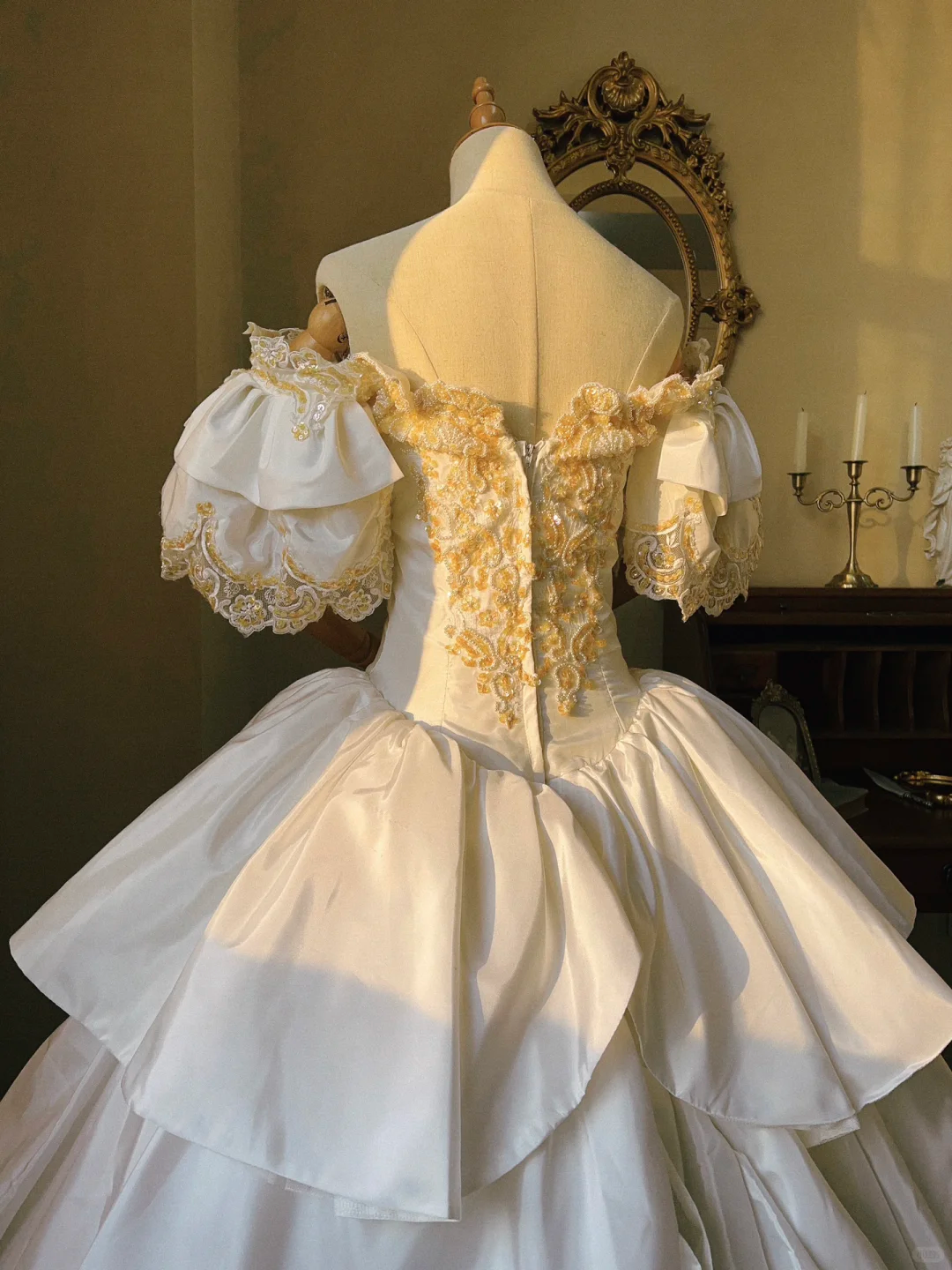 Dazzling Retro Ball Gown Puff Sleeve Lace Beaded Satin Wedding Dress Prom Dress SH5888