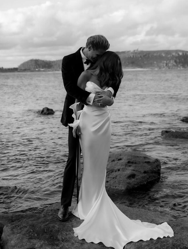 Elegant Mermaid Sweetheart Neck White Satin Long Sweep Wedding Dress SH4854