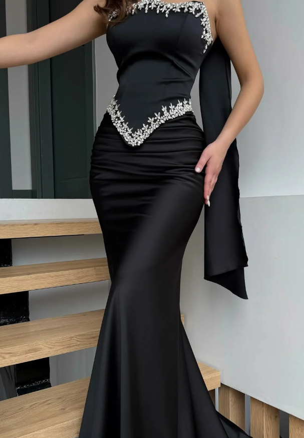 Black Sheath Strapless Exquisite Beaded Satin Prom Dress Evening Dress SH5414