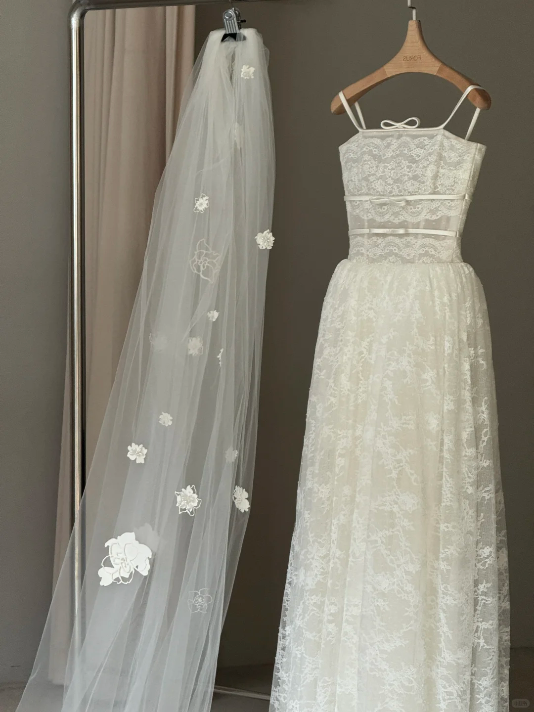 Cute Ball Gown Spaghetti Straps White Bow Lace Wedding Dress SH5077 (without Veil)