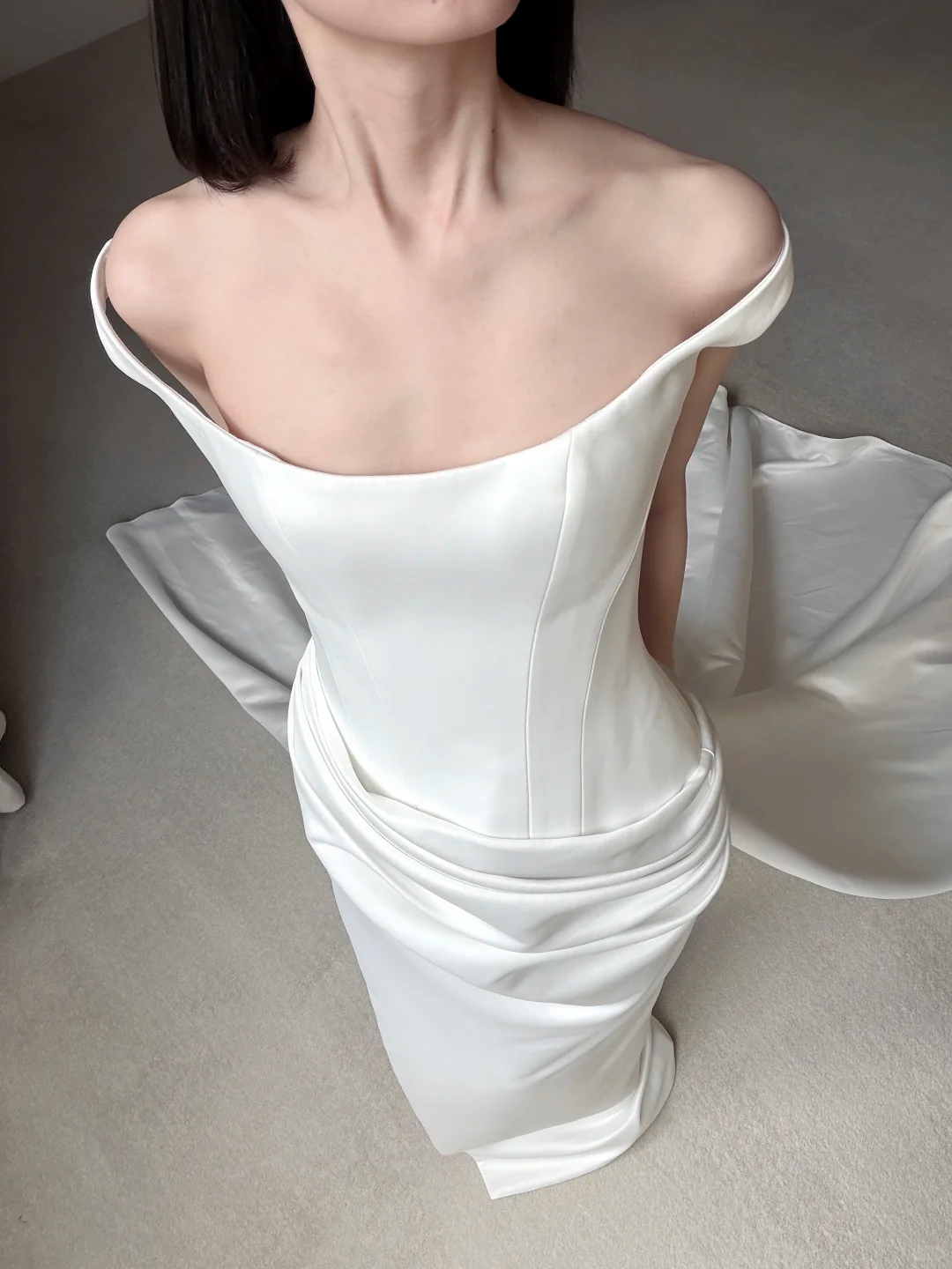 High-class Sheath Strap White Satin Long Train Wedding Dress SH7721