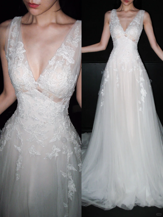 Beautiful Ball Gown V Neck White Lace Appliques Tulle Long Wedding Dress SH6673
