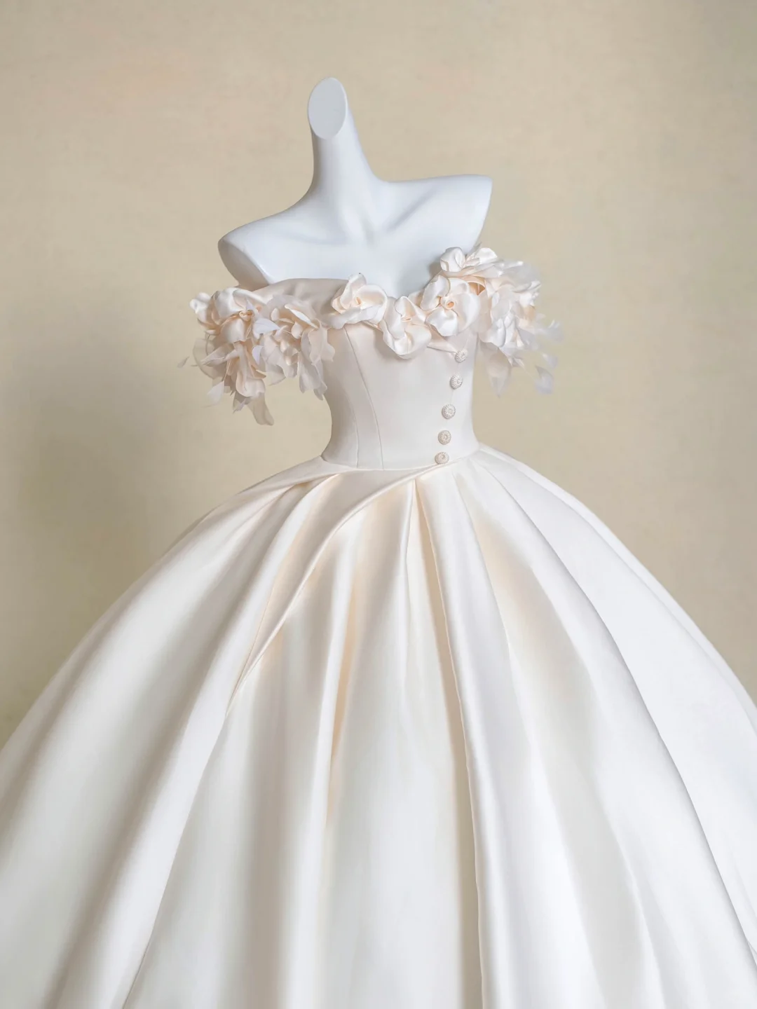 Elegant Ball Gown Off the Shoulder Floral Ivory Satin Prom Dress Wedding Dresses SH4589