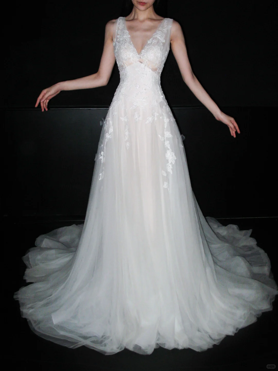 Gentle A Line V Neck Appliques White Tulle Long Wedding Dress SH5956