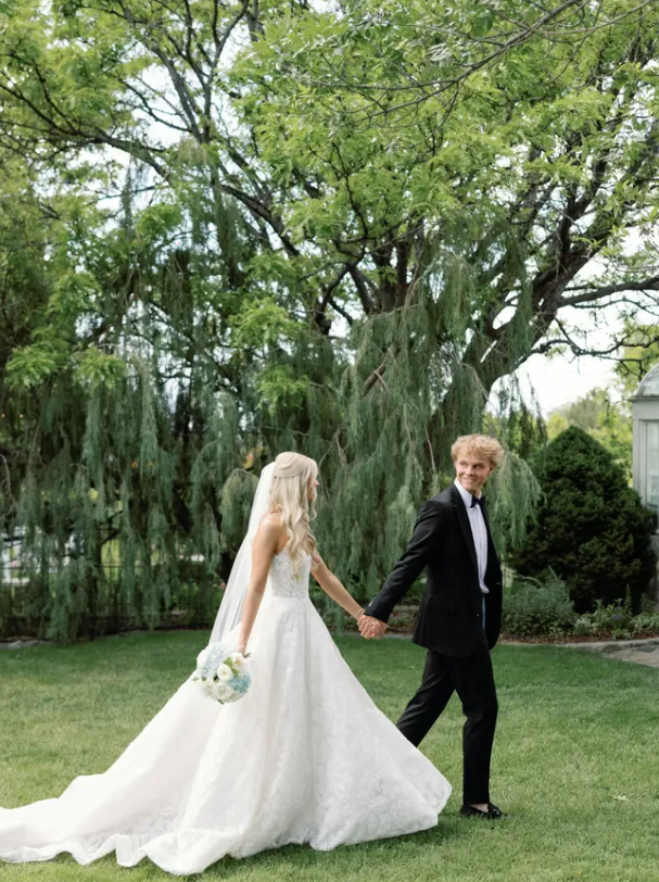 Beautiful Ball Gown Sweetheart Neck White Floral Lace Wedding Dress SH6987