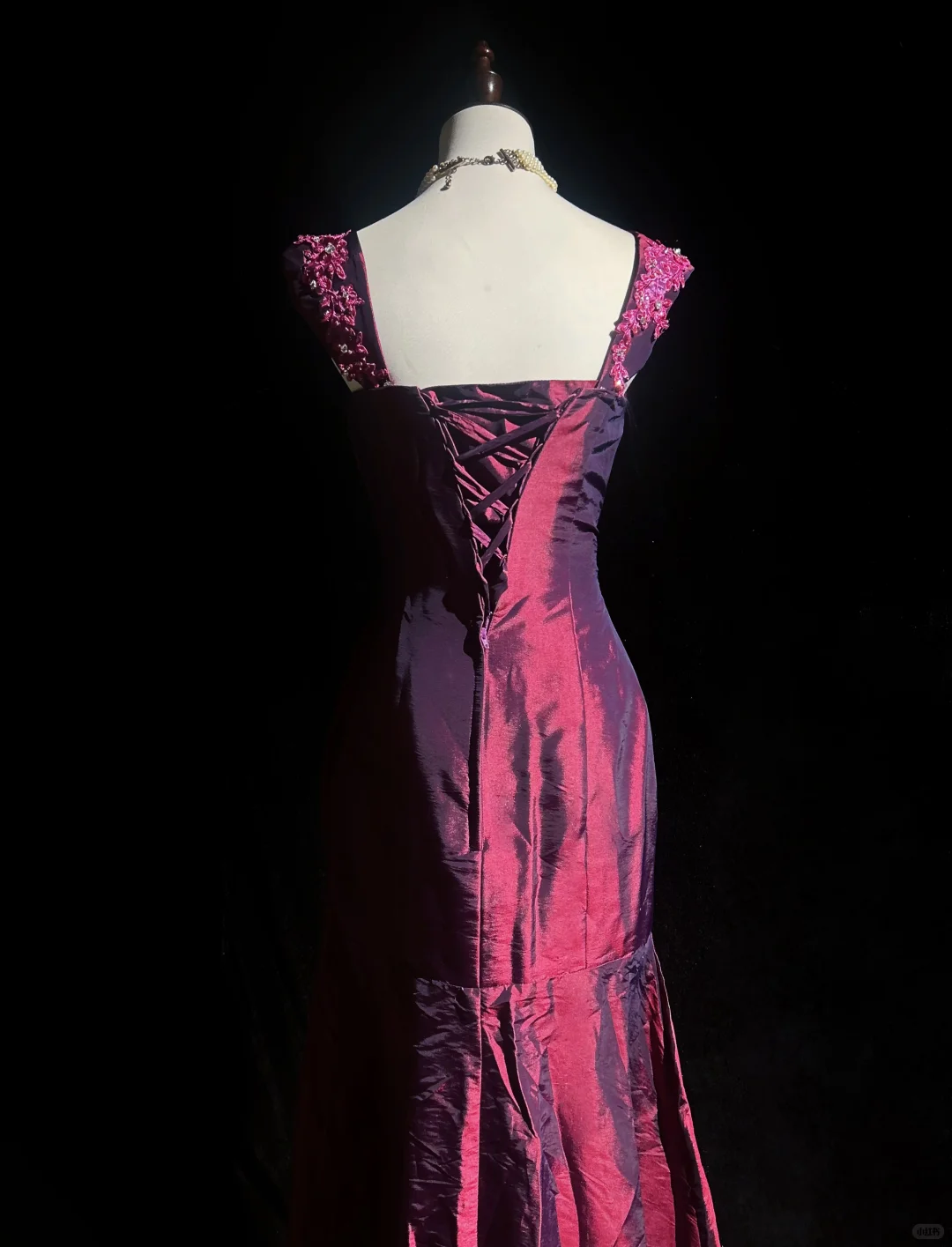 Retro Burgundy Mermaid Straps Appliques Satin Prom Dress Evening Dress SH3330