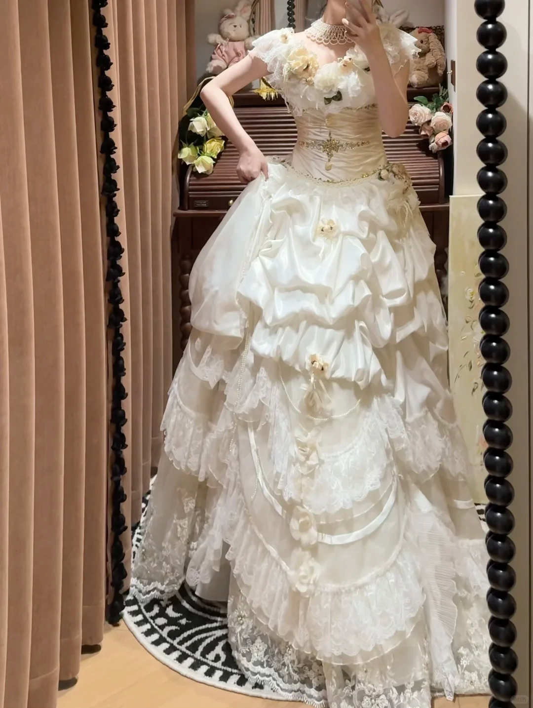 Glamorous Retro Ball Gown V Neck 3D Floral Layered Lace Satin Wedding Dress Prom Dress SH5886