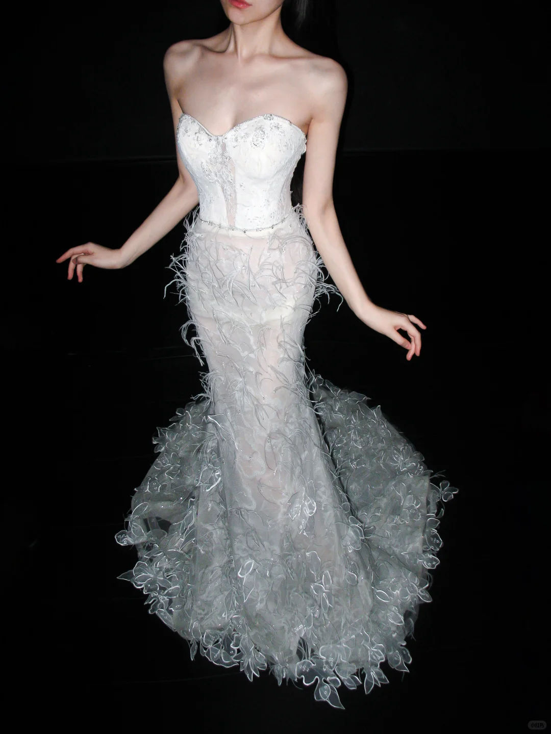 Glamorous Mermaid Sweetheart Neck Beaded Feather Lace Long Wedding Dress SH5959
