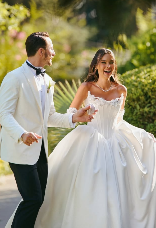 Dazzling Ball Gown Strapless Exquisite Beaded White Satin Long Train Wedding Dress SH6190