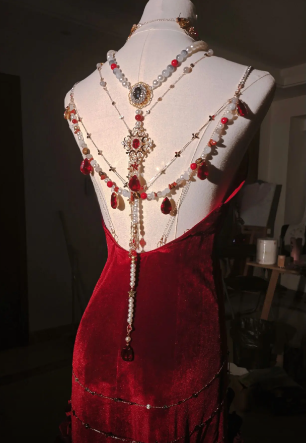 Burgundy Exquisite Mermaid Spaghetti Strap Beaded Velvet Long Party Dr –  shinydress