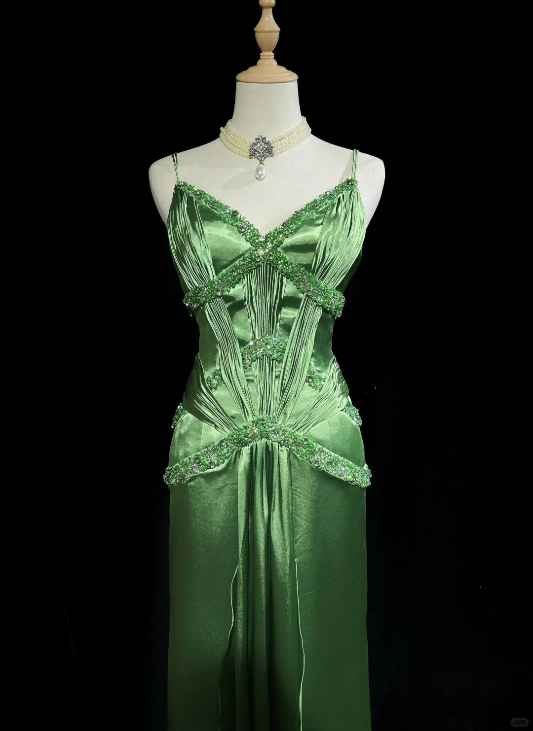 Elegant Green A Line Spaghetti Straps Beaded Pleated Satin Prom Dress Evening Dress SH3335